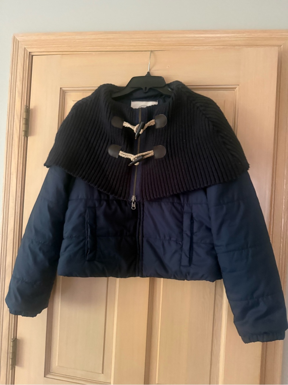 Cropped Navy Puffer Jacket with Rib-Knit Capelet